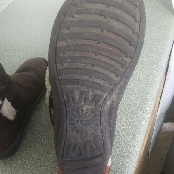Brown UGG boots - Picture 4 of 5